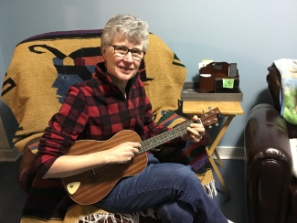 Marylee_with_ukulele