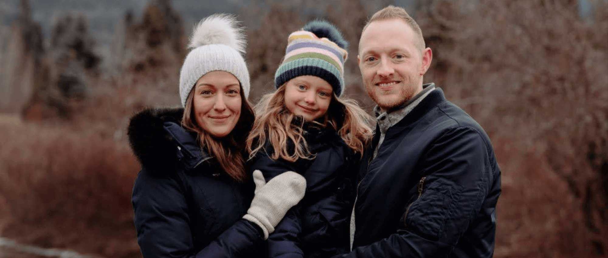 Miranda Webber, qui a reçu des dons de sang et de cellules souches, avec sa fille et son mari