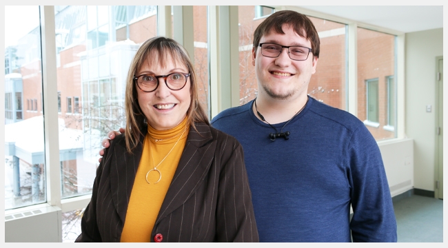 Thumbnail image of stem cells recipient Colleen LeCours and stem cell donor Timothy White standing together at Canadian Blood Service Alta Vista office